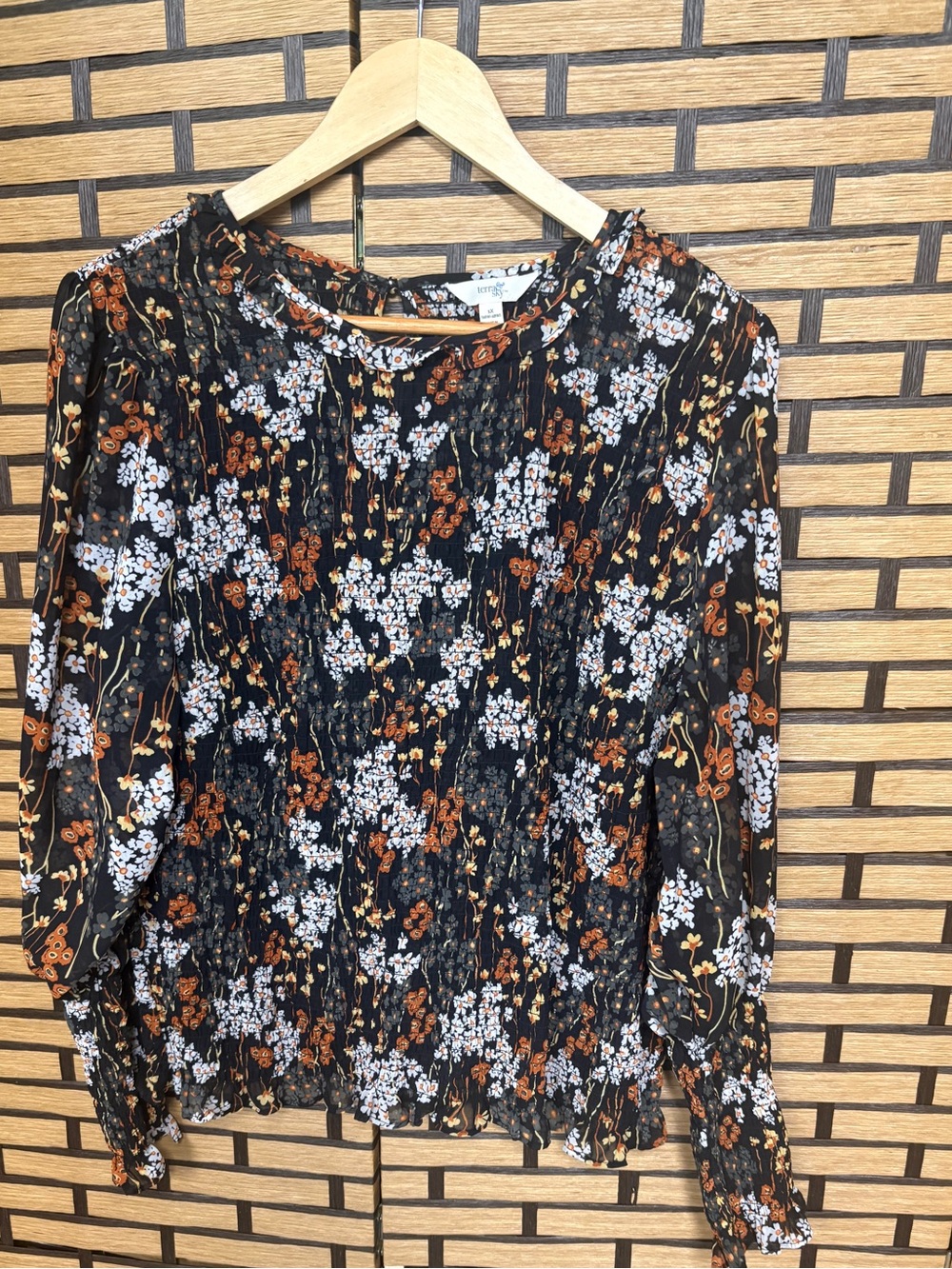 Terra & Sky black floral smocked blouse size 1X